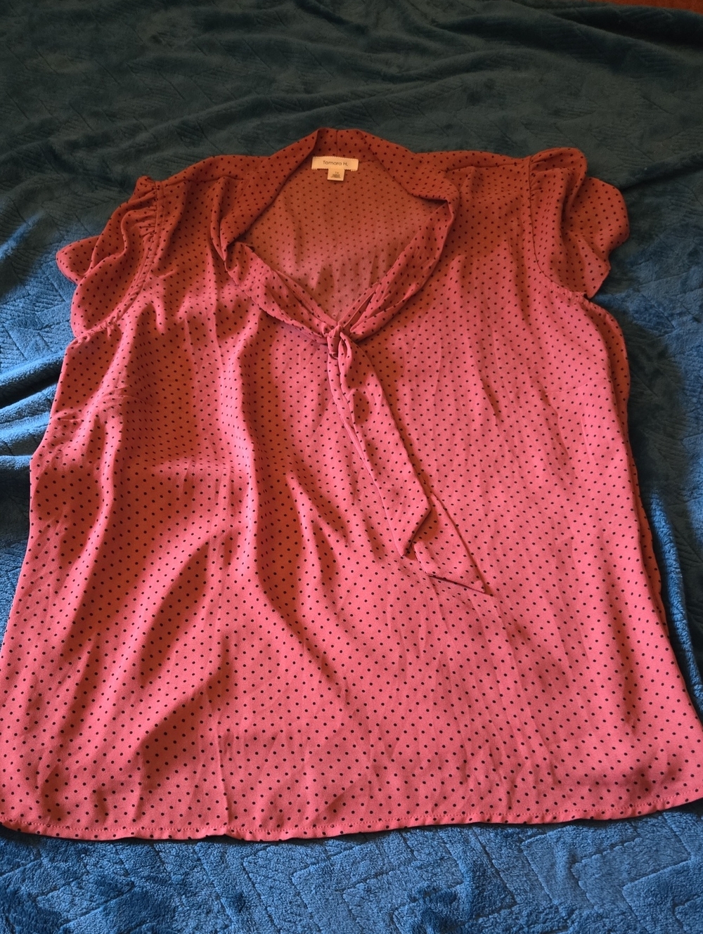 Tie-Neck Short Sleeve Blouse in Dusty Rose with Black Dot Print